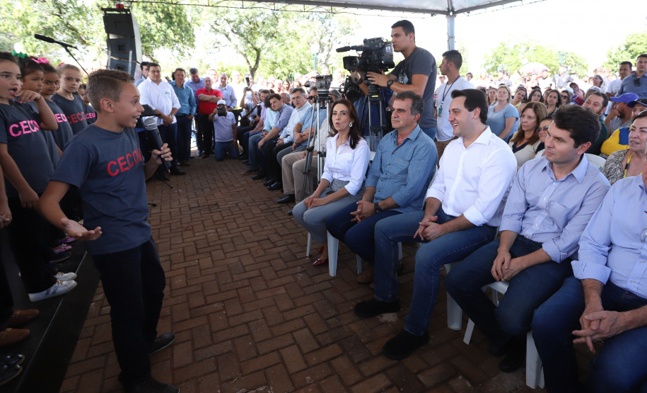 A população de Faxinal, no Vale do Ivaí, ganhou nesta quarta-feira (10)  o espaço Meu Campinho, destinado à prática de atividades de esporte e de lazer, principalmente para crianças e adolescentes