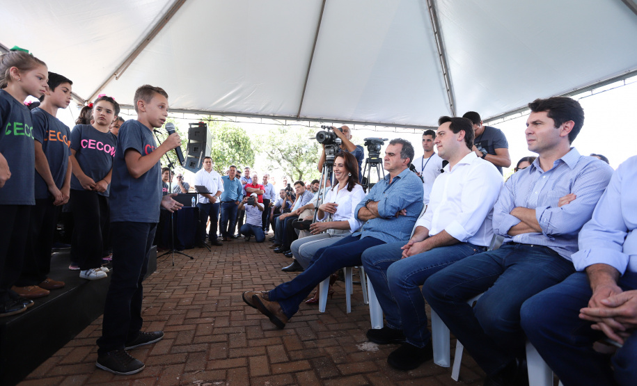 A população de Faxinal, no Vale do Ivaí, ganhou nesta quarta-feira (10)  o espaço Meu Campinho, destinado à prática de atividades de esporte e de lazer, principalmente para crianças e adolescentes