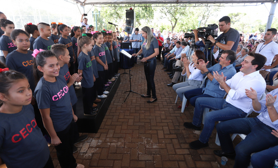 A população de Faxinal, no Vale do Ivaí, ganhou nesta quarta-feira (10)  o espaço Meu Campinho, destinado à prática de atividades de esporte e de lazer, principalmente para crianças e adolescentes