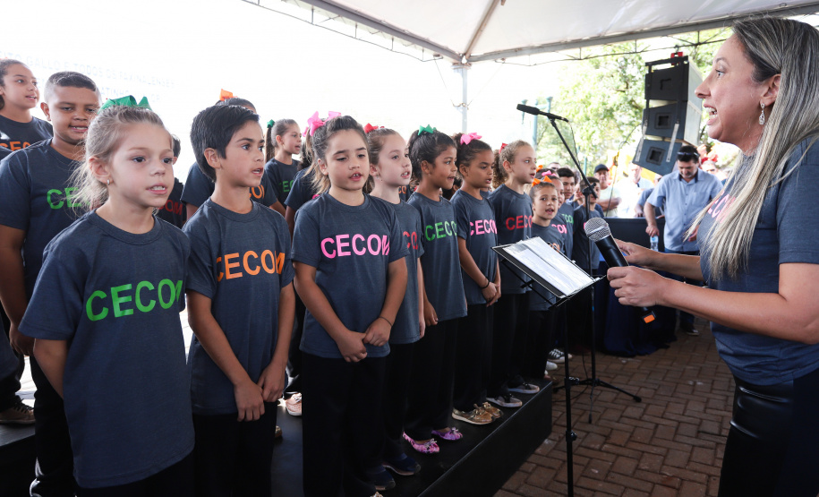 A população de Faxinal, no Vale do Ivaí, ganhou nesta quarta-feira (10)  o espaço Meu Campinho, destinado à prática de atividades de esporte e de lazer, principalmente para crianças e adolescentes