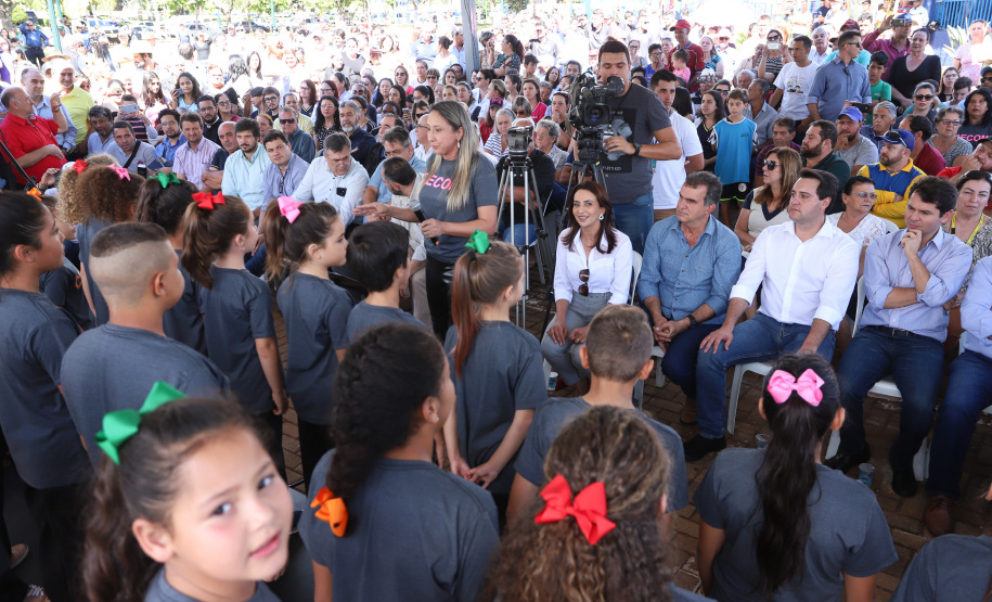 A população de Faxinal, no Vale do Ivaí, ganhou nesta quarta-feira (10)  o espaço Meu Campinho, destinado à prática de atividades de esporte e de lazer, principalmente para crianças e adolescentes