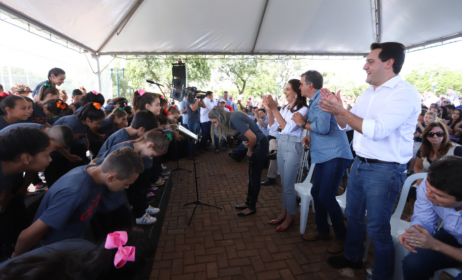 A população de Faxinal, no Vale do Ivaí, ganhou nesta quarta-feira (10)  o espaço Meu Campinho, destinado à prática de atividades de esporte e de lazer, principalmente para crianças e adolescentes