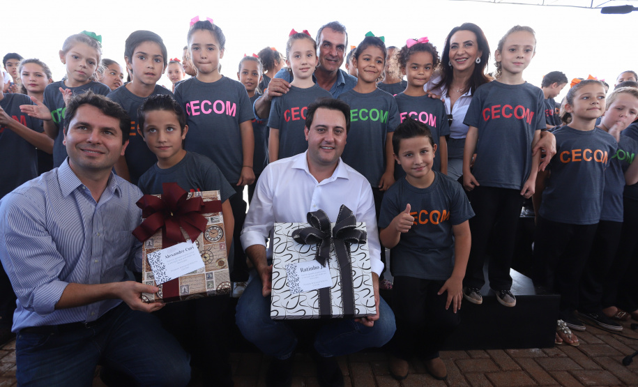 A população de Faxinal, no Vale do Ivaí, ganhou nesta quarta-feira (10)  o espaço Meu Campinho, destinado à prática de atividades de esporte e de lazer, principalmente para crianças e adolescentes