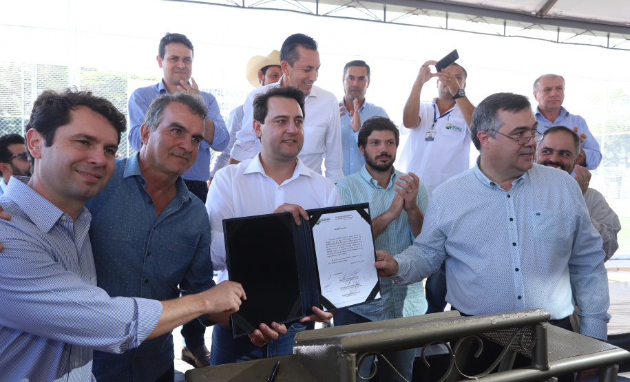 A população de Faxinal, no Vale do Ivaí, ganhou nesta quarta-feira (10)  o espaço Meu Campinho, destinado à prática de atividades de esporte e de lazer, principalmente para crianças e adolescentes