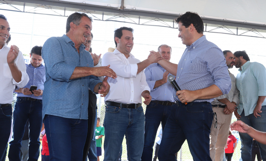 A população de Faxinal, no Vale do Ivaí, ganhou nesta quarta-feira (10)  o espaço Meu Campinho, destinado à prática de atividades de esporte e de lazer, principalmente para crianças e adolescentes