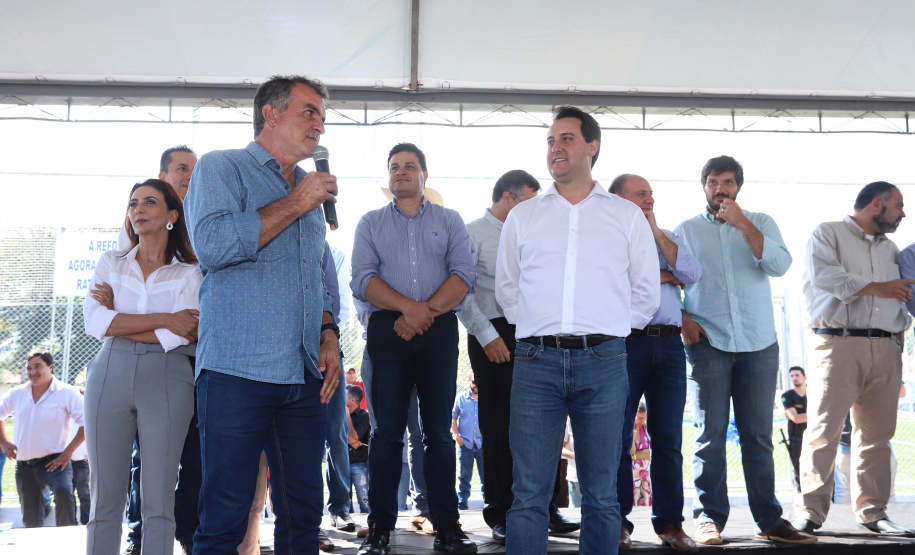 A população de Faxinal, no Vale do Ivaí, ganhou nesta quarta-feira (10)  o espaço Meu Campinho, destinado à prática de atividades de esporte e de lazer, principalmente para crianças e adolescentes