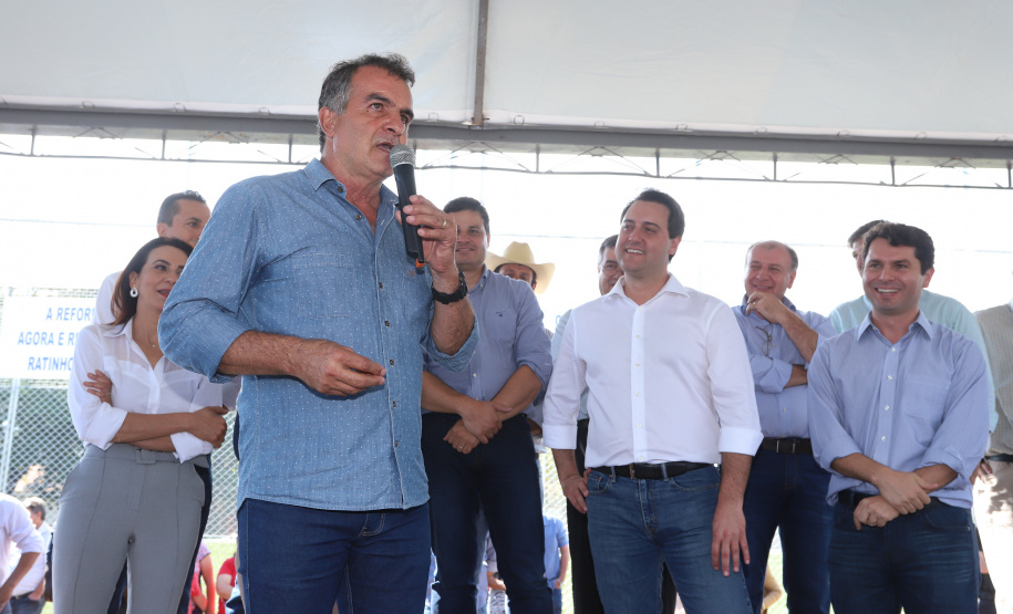 A população de Faxinal, no Vale do Ivaí, ganhou nesta quarta-feira (10)  o espaço Meu Campinho, destinado à prática de atividades de esporte e de lazer, principalmente para crianças e adolescentes