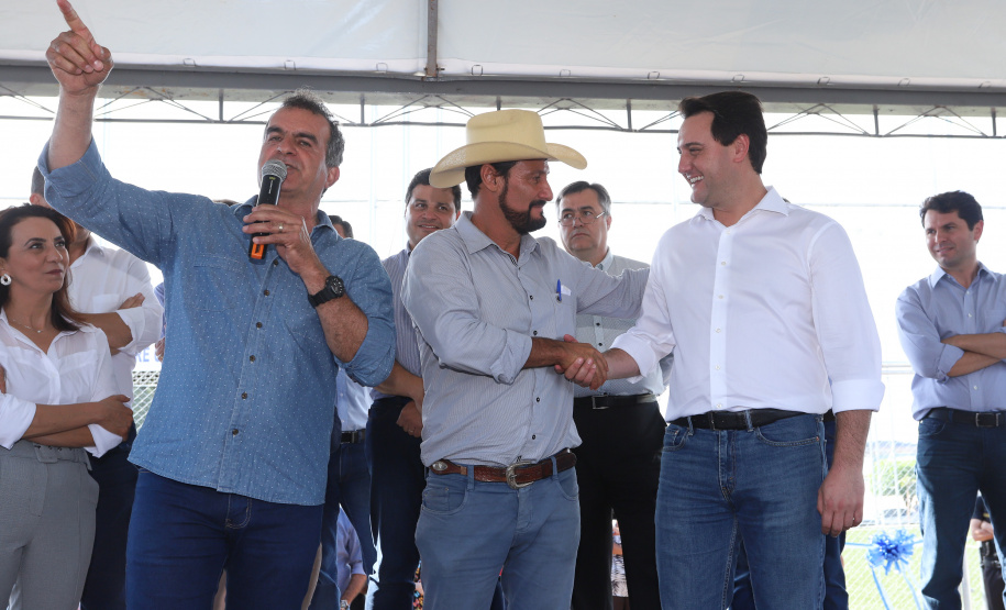 A população de Faxinal, no Vale do Ivaí, ganhou nesta quarta-feira (10)  o espaço Meu Campinho, destinado à prática de atividades de esporte e de lazer, principalmente para crianças e adolescentes