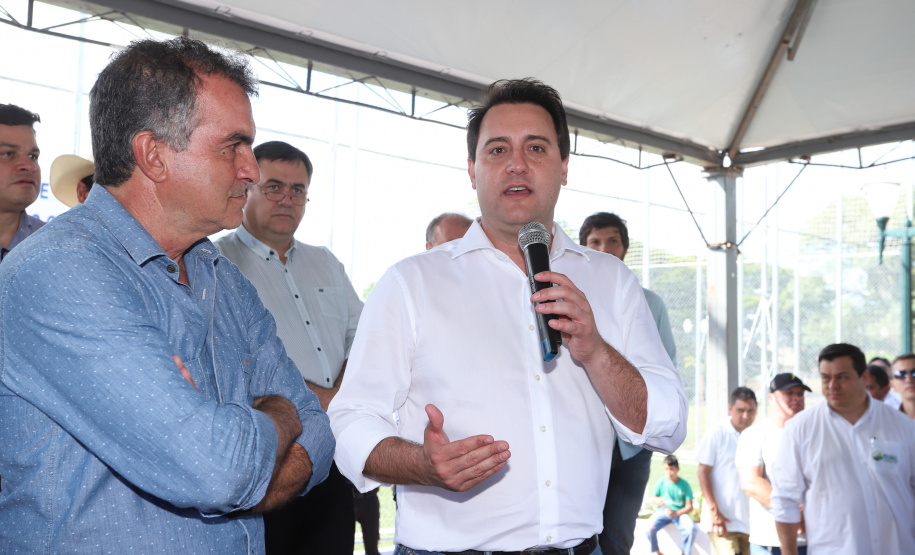 A população de Faxinal, no Vale do Ivaí, ganhou nesta quarta-feira (10)  o espaço Meu Campinho, destinado à prática de atividades de esporte e de lazer, principalmente para crianças e adolescentes