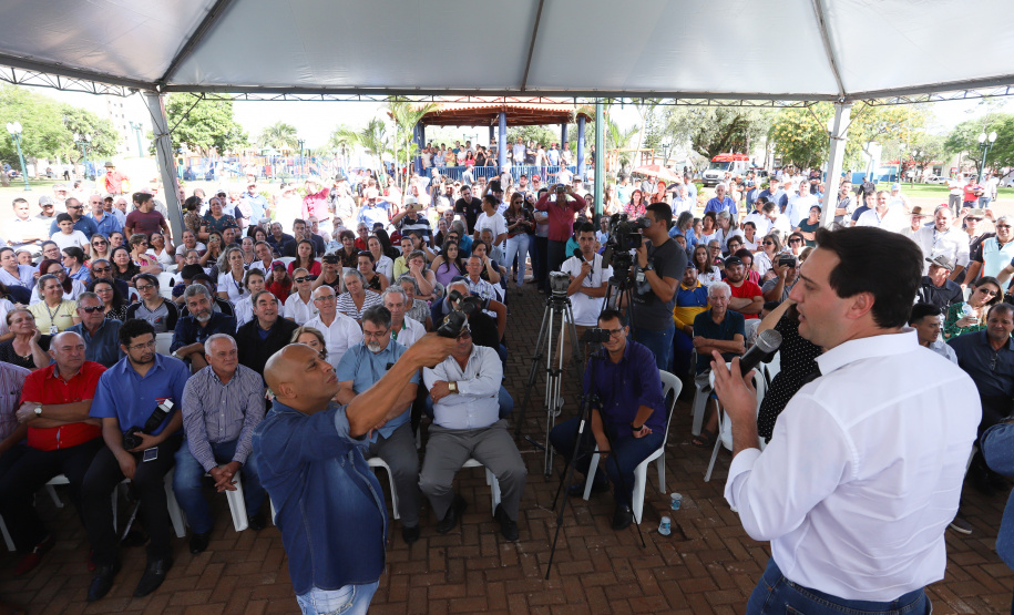 A população de Faxinal, no Vale do Ivaí, ganhou nesta quarta-feira (10)  o espaço Meu Campinho, destinado à prática de atividades de esporte e de lazer, principalmente para crianças e adolescentes