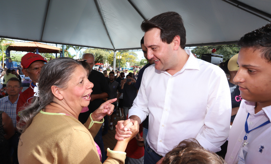 A população de Faxinal, no Vale do Ivaí, ganhou nesta quarta-feira (10)  o espaço Meu Campinho, destinado à prática de atividades de esporte e de lazer, principalmente para crianças e adolescentes