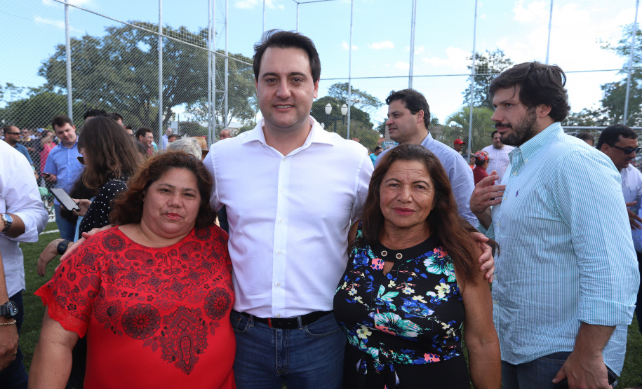 A população de Faxinal, no Vale do Ivaí, ganhou nesta quarta-feira (10)  o espaço Meu Campinho, destinado à prática de atividades de esporte e de lazer, principalmente para crianças e adolescentes