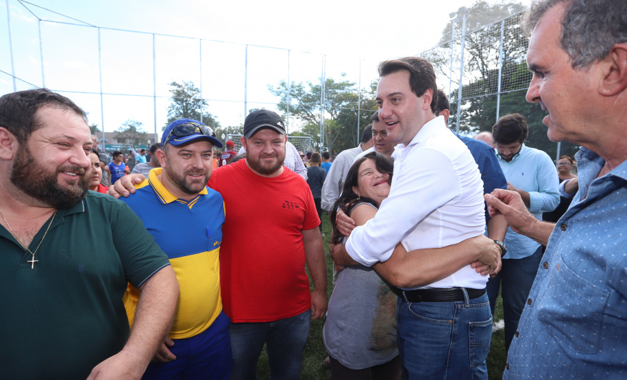 A população de Faxinal, no Vale do Ivaí, ganhou nesta quarta-feira (10)  o espaço Meu Campinho, destinado à prática de atividades de esporte e de lazer, principalmente para crianças e adolescentes