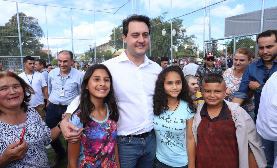 A população de Faxinal, no Vale do Ivaí, ganhou nesta quarta-feira (10)  o espaço Meu Campinho, destinado à prática de atividades de esporte e de lazer, principalmente para crianças e adolescentes