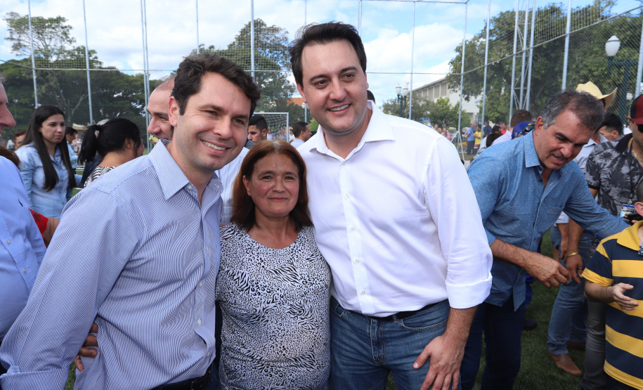 A população de Faxinal, no Vale do Ivaí, ganhou nesta quarta-feira (10)  o espaço Meu Campinho, destinado à prática de atividades de esporte e de lazer, principalmente para crianças e adolescentes