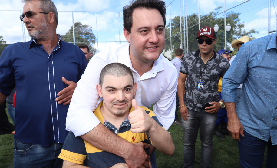 A população de Faxinal, no Vale do Ivaí, ganhou nesta quarta-feira (10)  o espaço Meu Campinho, destinado à prática de atividades de esporte e de lazer, principalmente para crianças e adolescentes