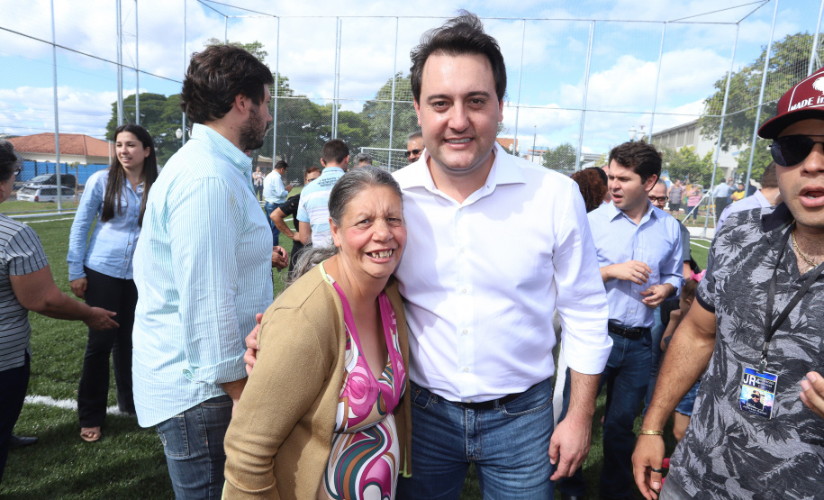 A população de Faxinal, no Vale do Ivaí, ganhou nesta quarta-feira (10)  o espaço Meu Campinho, destinado à prática de atividades de esporte e de lazer, principalmente para crianças e adolescentes