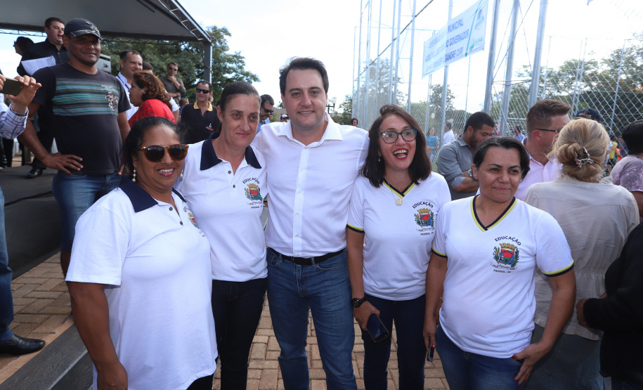 A população de Faxinal, no Vale do Ivaí, ganhou nesta quarta-feira (10)  o espaço Meu Campinho, destinado à prática de atividades de esporte e de lazer, principalmente para crianças e adolescentes