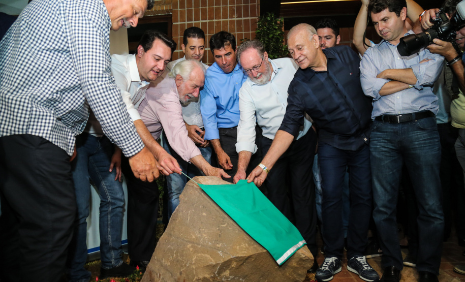 O governador Carlos Massa Ratinho Junior assina ato que instala o Governo na Expolondrina nesta quarta-feira (10). Londrina, 10/04/2019 - Foto: Geraldo Bubniak/ANPr