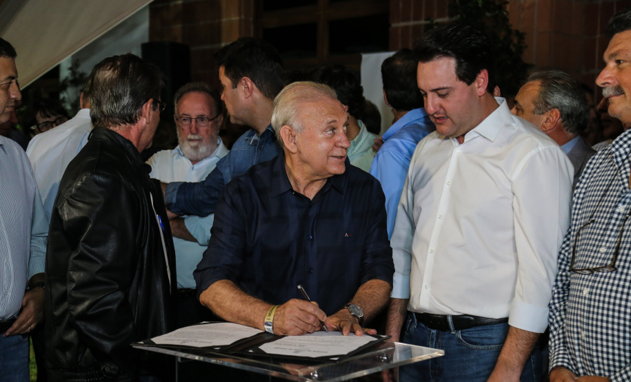 O governador Carlos Massa Ratinho Junior assina ato que instala o Governo na Expolondrina nesta quarta-feira (10). Na foto, o presidente da Assembleia Legislativa, Ademar Traiano. - Londrina, 10/04/2019 - Foto: Geraldo Bubniak/ANPr