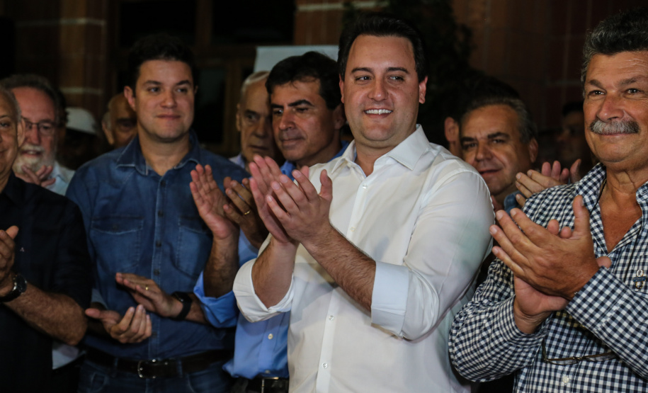 O governador Carlos Massa Ratinho Junior assina ato que instala o Governo na Expolondrina nesta quarta-feira (10). Londrina, 10/04/2019 - Foto: Geraldo Bubniak/ANPr
