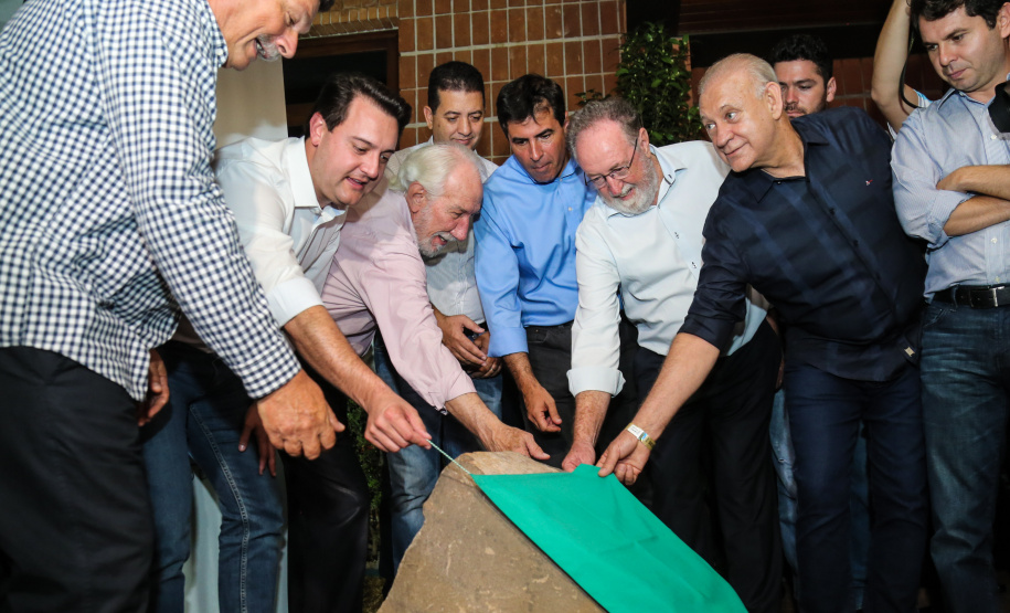 O governador Carlos Massa Ratinho Junior assina ato que instala o Governo na Expolondrina nesta quarta-feira (10). Londrina, 10/04/2019 - Foto: Geraldo Bubniak/ANPr