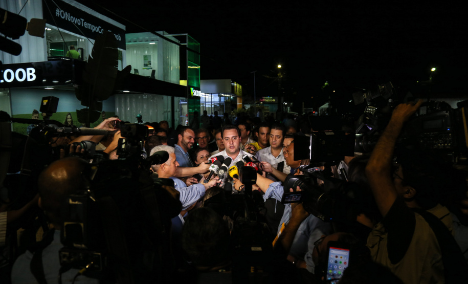 O governador Carlos Massa Ratinho Junior assina ato que instala o Governo na Expolondrina nesta quarta-feira (10). Londrina, 10/04/2019 - Foto: Geraldo Bubniak/ANPr