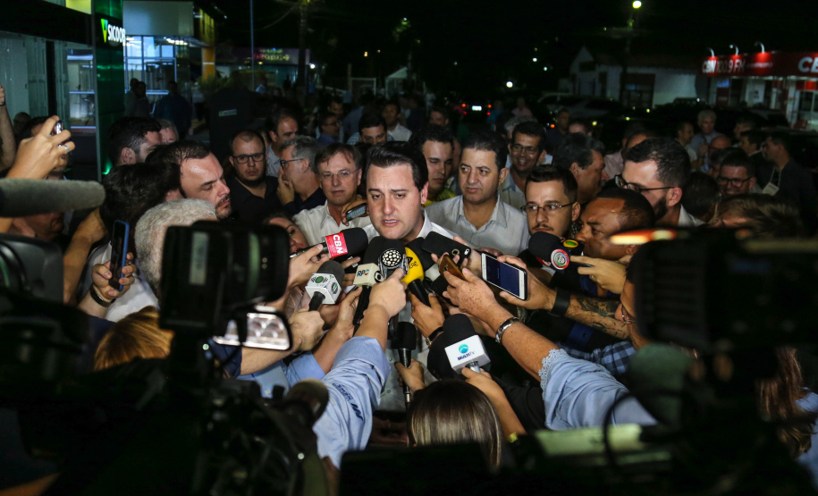 O governador Carlos Massa Ratinho Junior assina ato que instala o Governo na Expolondrina nesta quarta-feira (10). Londrina, 10/04/2019 - Foto: Geraldo Bubniak/ANPr