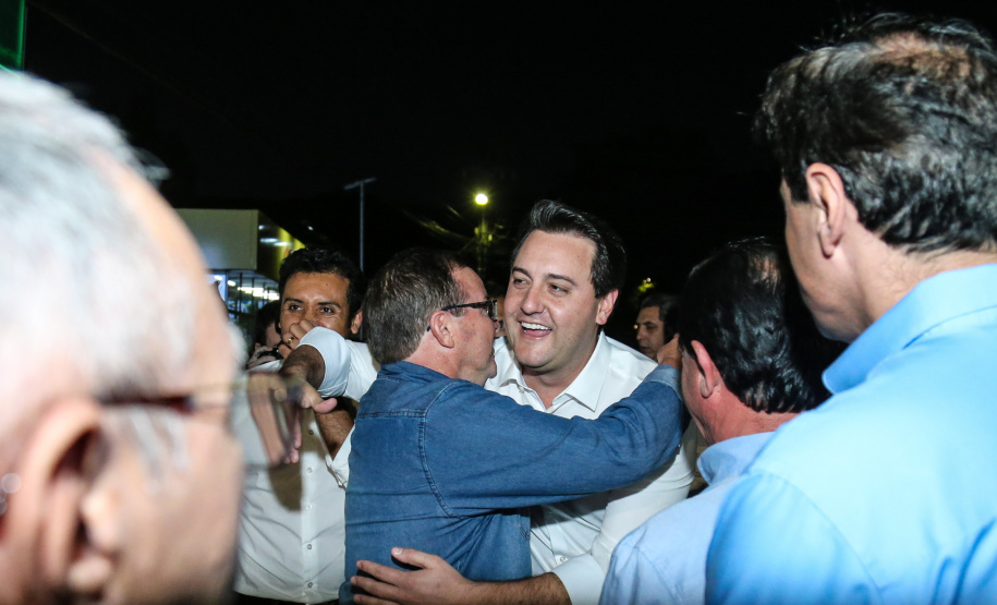 O governador Carlos Massa Ratinho Junior assina ato que instala o Governo na Expolondrina nesta quarta-feira (10). Londrina, 10/04/2019 - Foto: Geraldo Bubniak/ANPr