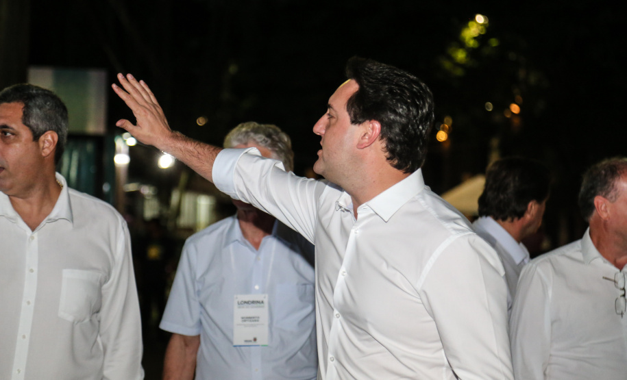 O governador Carlos Massa Ratinho Junior assina ato que instala o Governo na Expolondrina nesta quarta-feira (10). Londrina, 10/04/2019 - Foto: Geraldo Bubniak/ANPr