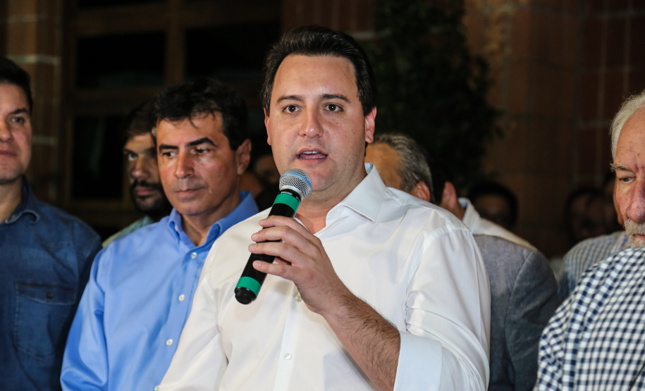 O governador Carlos Massa Ratinho Junior assina ato que instala o Governo na Expolondrina nesta quarta-feira (10). Londrina, 10/04/2019 - Foto: Geraldo Bubniak/ANPr