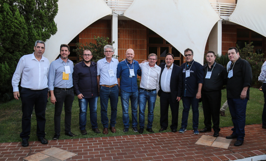 O governador Carlos Massa Ratinho Junior assina ato que instala o Governo na Expolondrina nesta quarta-feira (10). Londrina, 10/04/2019 - Foto: Geraldo Bubniak/ANPr