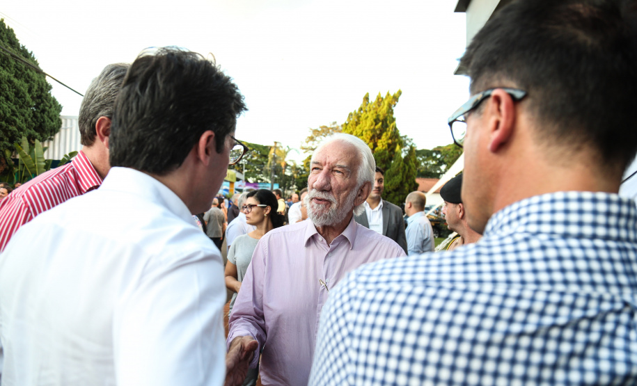 O governador Carlos Massa Ratinho Junior assina ato que instala o Governo na Expolondrina nesta quarta-feira (10). Londrina, 10/04/2019 - Foto: Geraldo Bubniak/ANPr