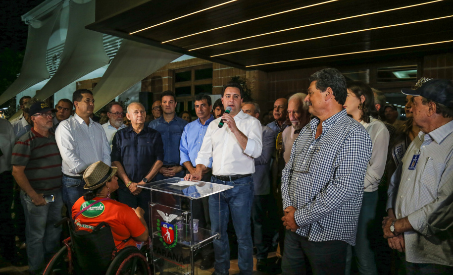 O governador Carlos Massa Ratinho Junior assina ato que instala o Governo na Expolondrina nesta quarta-feira (10). Londrina, 10/04/2019 - Foto: Geraldo Bubniak/ANPr