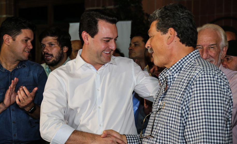 O governador Carlos Massa Ratinho Junior assina ato que instala o Governo na Expolondrina nesta quarta-feira (10). Londrina, 10/04/2019 - Foto: Geraldo Bubniak/ANPr