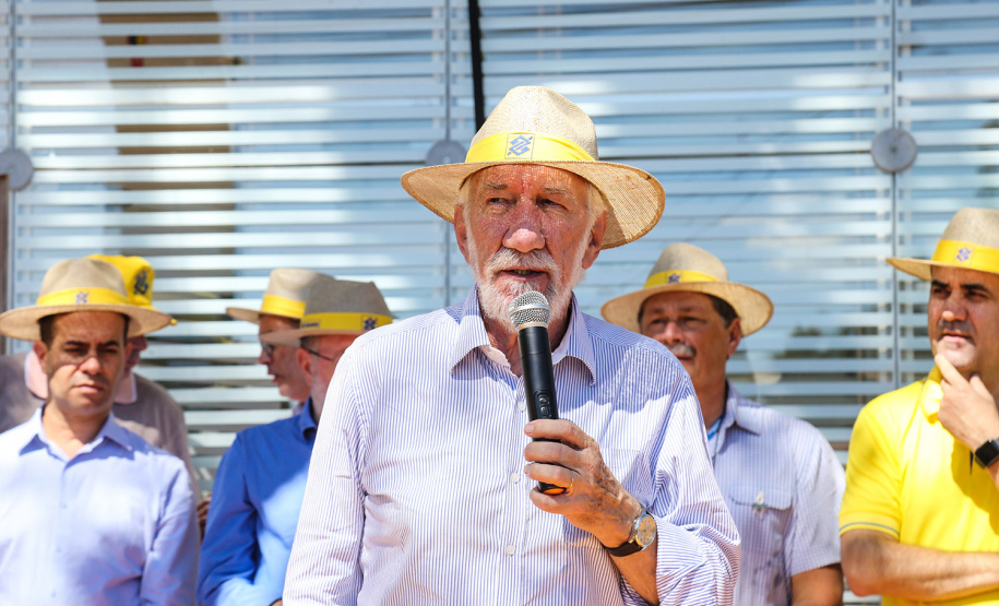 O vice governador Darci Piana faz a entrega de tratores para agricultores familiares. Os equipamentos são do programa Trator Solidário, na Expolondrina nesta quinta-feira (11). Londrina, 11/04/2019 - Foto: Geraldo Bubniak/ANPr