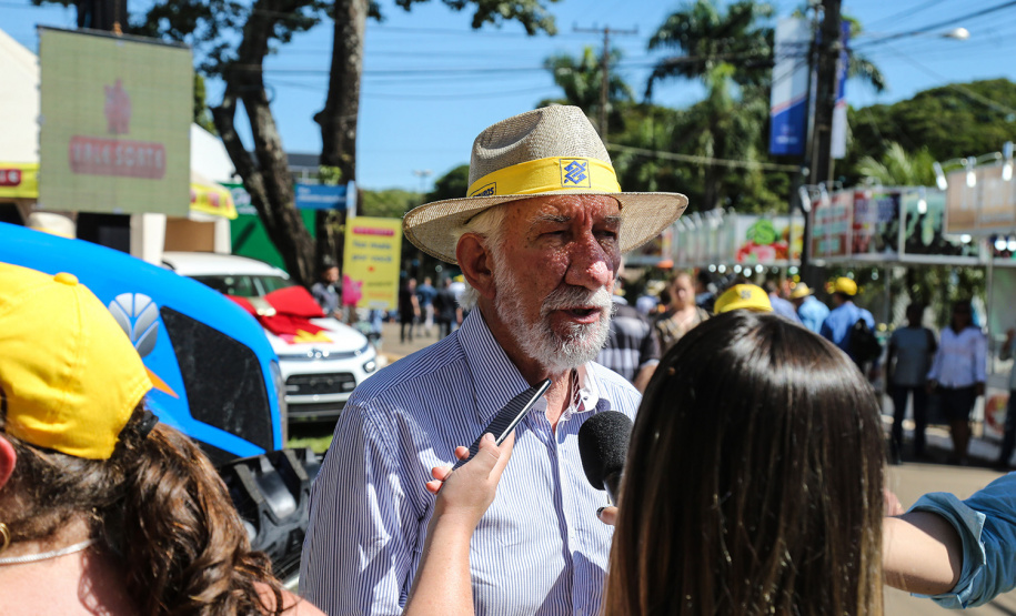 O vice governador Darci Piana faz a entrega de tratores para agricultores familiares. Os equipamentos são do programa Trator Solidário, na Expolondrina nesta quinta-feira (11). Londrina, 11/04/2019 - Foto: Geraldo Bubniak/ANPr