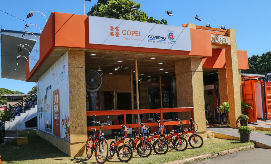 O vice governador Darci Piana faz a entrega de tratores para agricultores familiares. Os equipamentos são do programa Trator Solidário, na Expolondrina nesta quinta-feira (11). Londrina, 11/04/2019 - Foto: Geraldo Bubniak/ANPr