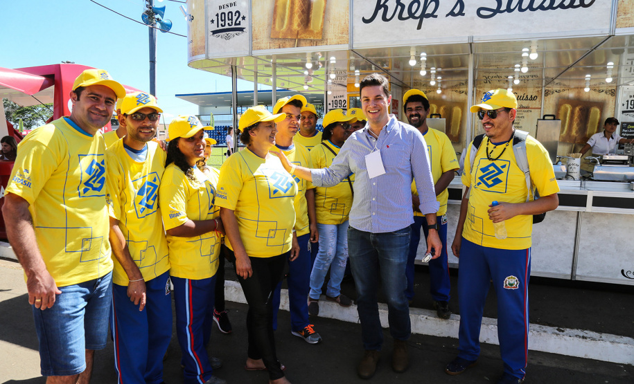 O vice governador Darci Piana faz a entrega de tratores para agricultores familiares. Os equipamentos são do programa Trator Solidário, na Expolondrina nesta quinta-feira (11). Londrina, 11/04/2019 - Foto: Geraldo Bubniak/ANPr
