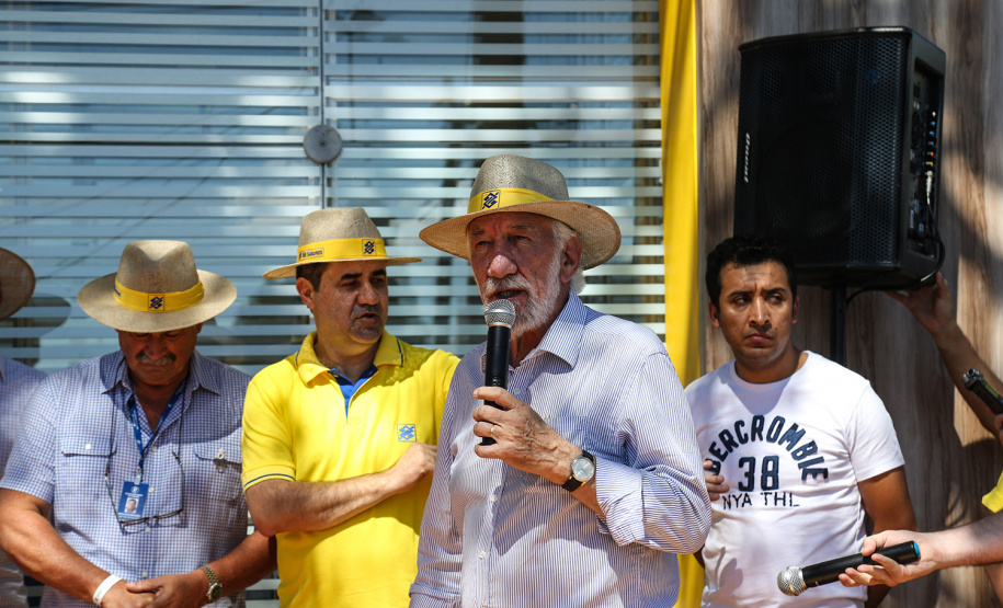 O vice governador Darci Piana faz a entrega de tratores para agricultores familiares. Os equipamentos são do programa Trator Solidário, na Expolondrina nesta quinta-feira (11). Londrina, 11/04/2019 - Foto: Geraldo Bubniak/ANPr
