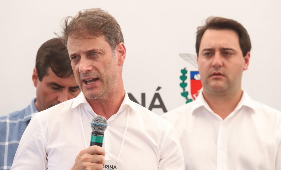 O governador Carlos Massa Ratinho Junior e o presidente da Sanepar, Cláudio Stábile, inauguraram nesta quinta-feira (11) um novo sistema de abastecimento de água em Londrina, capaz de atender quaisquer emergências ou inconstâncias na cidade. Londrina, 11/04/2019 - Foto: Rodrigo Felix Leal/ANPr