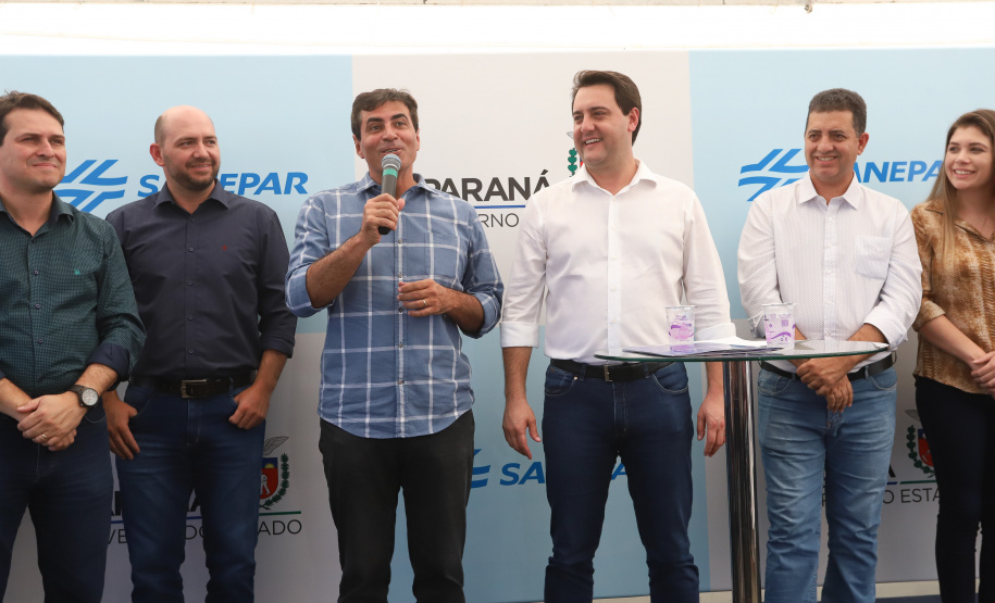 O governador Carlos Massa Ratinho Junior e o presidente da Sanepar, Cláudio Stábile, inauguraram nesta quinta-feira (11) um novo sistema de abastecimento de água em Londrina, capaz de atender quaisquer emergências ou inconstâncias na cidade. Londrina, 11/04/2019 - Foto: Rodrigo Felix Leal/ANPr