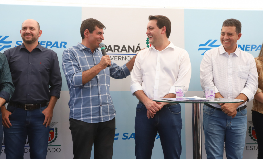 O governador Carlos Massa Ratinho Junior e o presidente da Sanepar, Cláudio Stábile, inauguraram nesta quinta-feira (11) um novo sistema de abastecimento de água em Londrina, capaz de atender quaisquer emergências ou inconstâncias na cidade. Londrina, 11/04/2019 - Foto: Rodrigo Felix Leal/ANPr