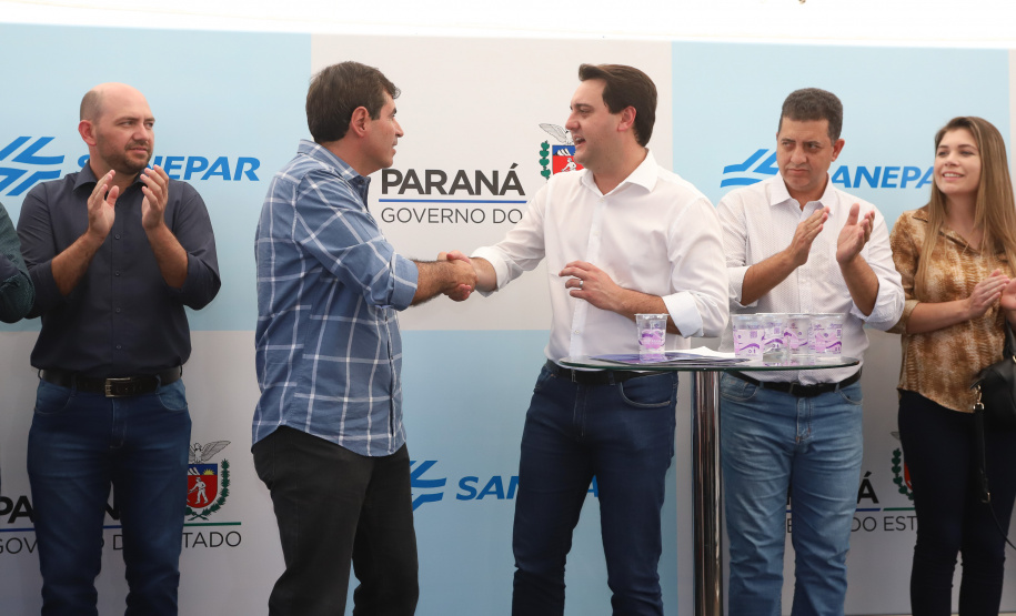 O governador Carlos Massa Ratinho Junior e o presidente da Sanepar, Cláudio Stábile, inauguraram nesta quinta-feira (11) um novo sistema de abastecimento de água em Londrina, capaz de atender quaisquer emergências ou inconstâncias na cidade. Londrina, 11/04/2019 - Foto: Rodrigo Felix Leal/ANPr