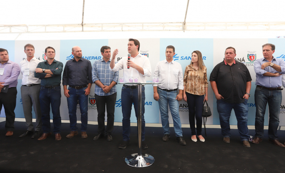 O governador Carlos Massa Ratinho Junior e o presidente da Sanepar, Cláudio Stábile, inauguraram nesta quinta-feira (11) um novo sistema de abastecimento de água em Londrina, capaz de atender quaisquer emergências ou inconstâncias na cidade. Londrina, 11/04/2019 - Foto: Rodrigo Felix Leal/ANPr