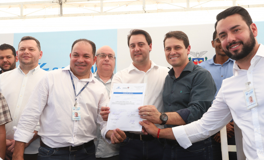 O governador Carlos Massa Ratinho Junior e o presidente da Sanepar, Cláudio Stábile, inauguraram nesta quinta-feira (11) um novo sistema de abastecimento de água em Londrina, capaz de atender quaisquer emergências ou inconstâncias na cidade. Londrina, 11/04/2019 - Foto: Rodrigo Felix Leal/ANPr