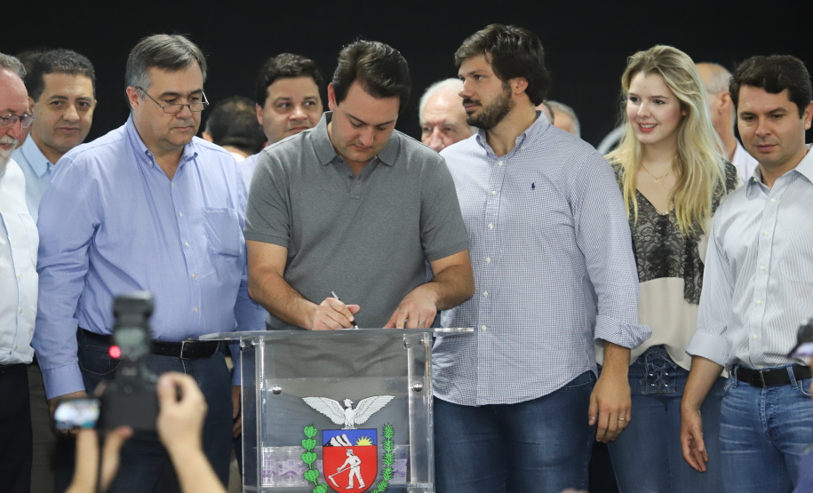 O governador Carlos Massa Ratinho Junior afirmou nesta sexta-feira (12), em encontro com prefeitos de cidades da região Norte, realizado na ExpoLondrina, que o programa de transferência da sede administrativa para cidades do interior fortalece a presença do governo junto à população e agiliza o encaminhamento das demandas regionais.  -  Londrina, 12/04/2019  -  Foto: Rodrigo Félix Leal/ANPr