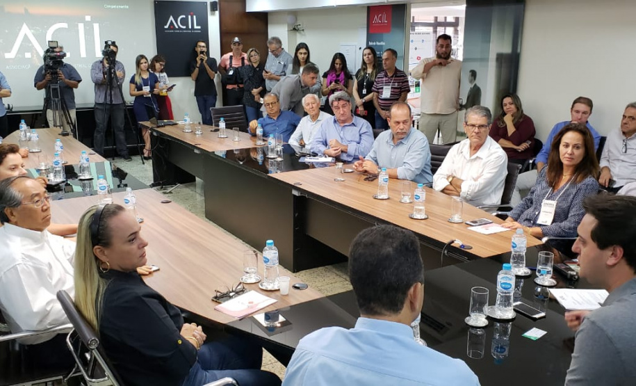 O governador Carlos Massa Ratinho Junior destacou nesta sexta-feira (12), em reunião na Associação Comercial e Industrial de Londrina (Acil), que o Governo planeja transformar o município e a região Norte em um polo de inovação em agritech (tecnologia aliada ao agronegócio). Foto: Rodrigo Felix Leal/ANPr