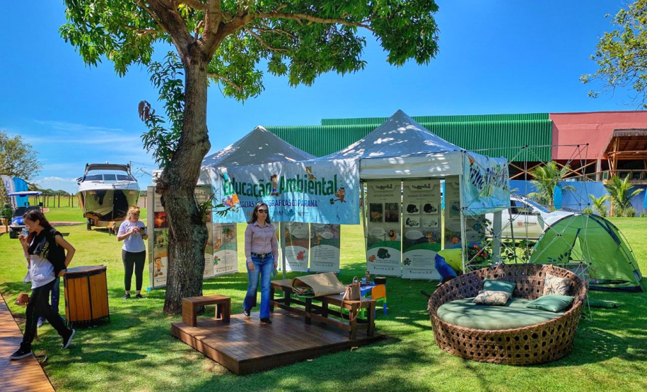 A Secretaria do Desenvolvimento Sustentável e Turismo promoveu nesta semana diversas ações em Londrina, Sertaneja e Centenário do Sul. Houve o plantio de árvores e soltura de peixes, além da Tenda da Sustentabilidade com exposição didática para as crianças e distribuição de materiais de educação ambiental. As ações fazem parte do Programa Educação Ambiental para Bacias Hidrográficas. - Londrina, 11/-4/2019 - Foto: Dênis Ferreira Netto/SEDEST