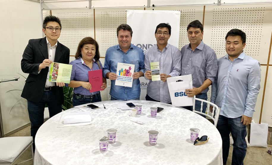 A Secretaria do Desenvolvimento Sustentável e Turismo promoveu nesta semana diversas ações em Londrina, Sertaneja e Centenário do Sul. Houve o plantio de árvores e soltura de peixes, além da Tenda da Sustentabilidade com exposição didática para as crianças e distribuição de materiais de educação ambiental. As ações fazem parte do Programa Educação Ambiental para Bacias Hidrográficas. - Londrina, 11/-4/2019 - Foto: Dênis Ferreira Netto/SEDEST